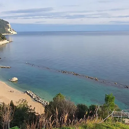 アパート Conero Mare E Sole. In *